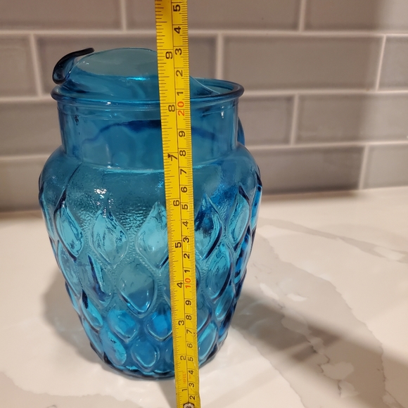 Vintage aqua blue pitcher, approximately 9 inches tall - Picture 5 of 8
